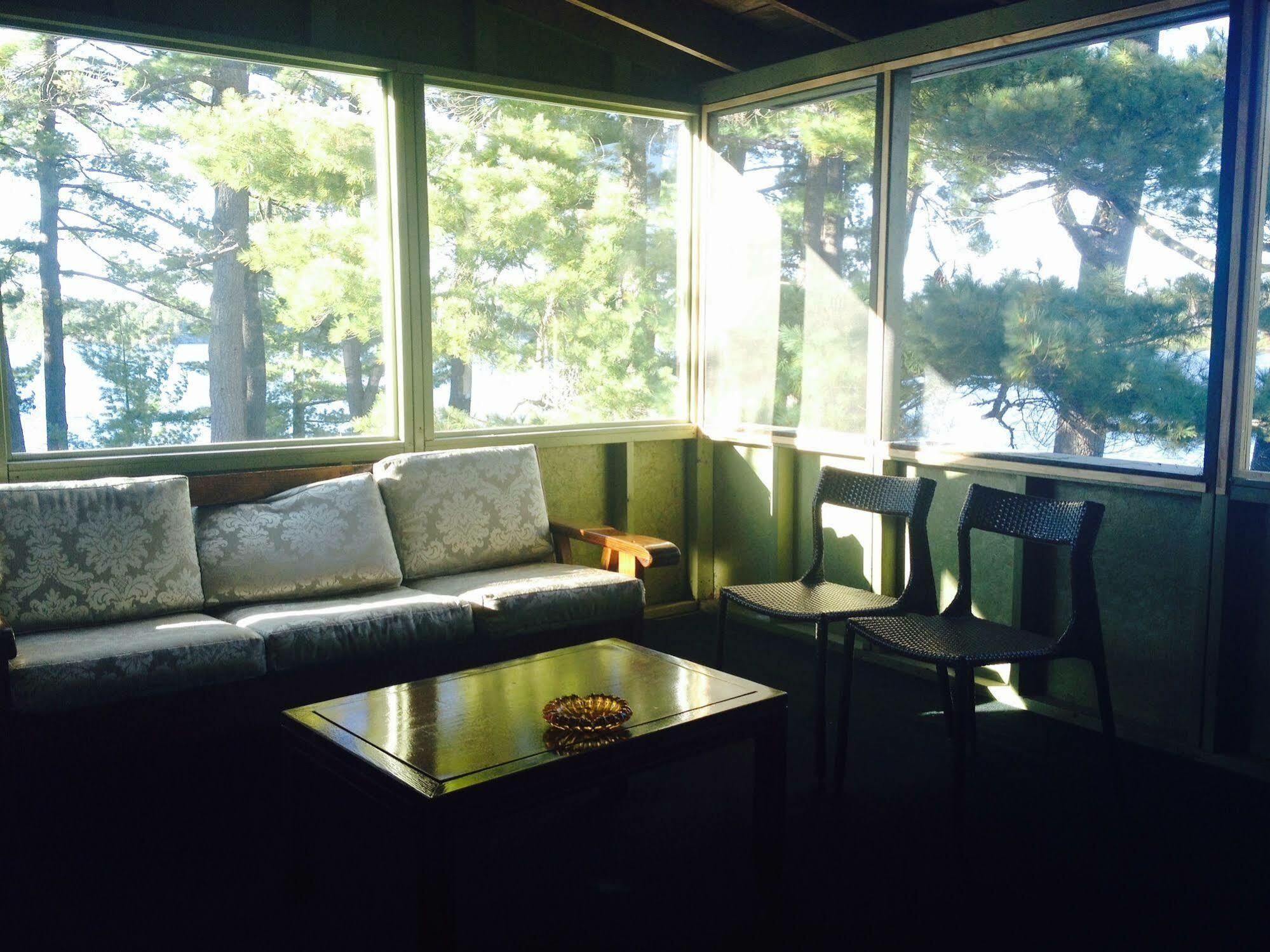 Pinedale Inn กราเวนเฮิร์สต์ ภายนอก รูปภาพ