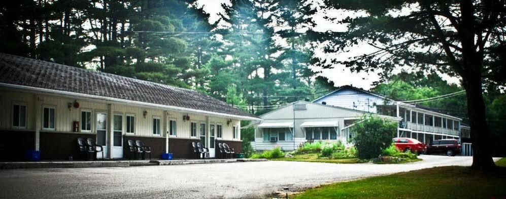 Pinedale Inn กราเวนเฮิร์สต์ ภายนอก รูปภาพ
